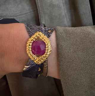 Oeil De Caiman Agate Rose Cuff