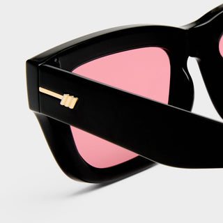 Le Castle | Black Crimson Tint